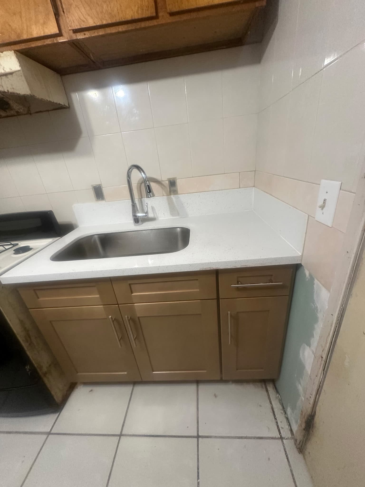 Finished โ new sink, faucet & quartz countertop